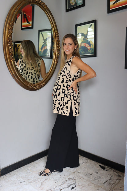 Conjunto de maternidad chaleco y pantalón animal print con Negro