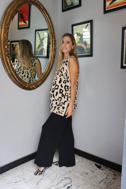 Conjunto de maternidad chaleco y pantalón animal print con Negro